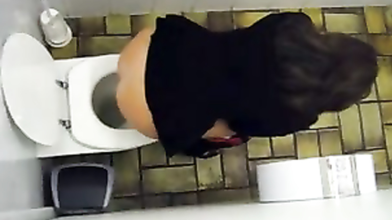 girls restroom stall cam voyeur