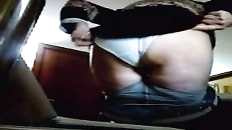 Pantyhose woman in hidden camera peeing porn video