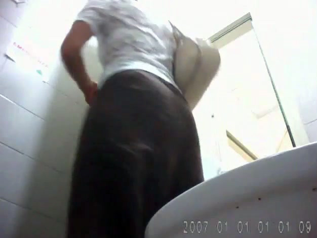 Brunette goes poop in a hidden camera video voyeurstyle