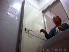 Big butt old lady goes to the lavatory on camera