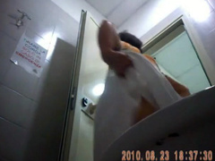 Nice ass on milf urinating in spycam video