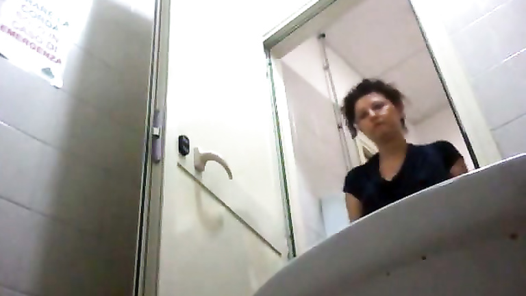 Hairy box girl pissing in voyeur camera footage