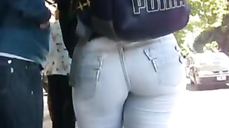 Beautiful young lady with a huge ass is wearing tight jeans