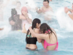 Latina couple enjoys copulating in the middle of a public pool