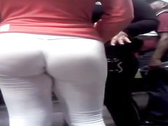 Massive buttocks bounce around in a really tight sweatpants