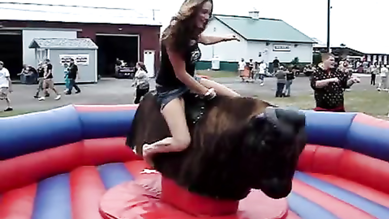 Bull ride uncovers the girl's pussy