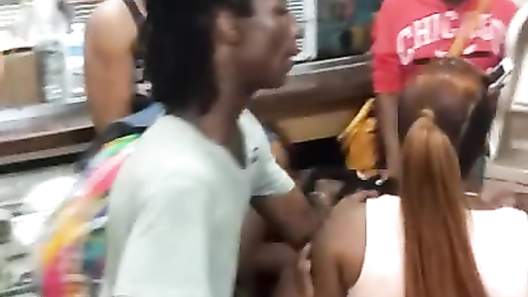 Group of angry ebony women gets into a real catfight