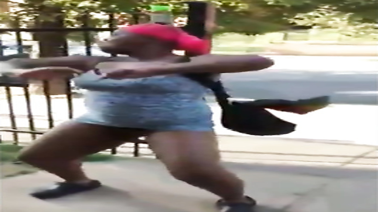 Black fattie shows off her chubby bottom