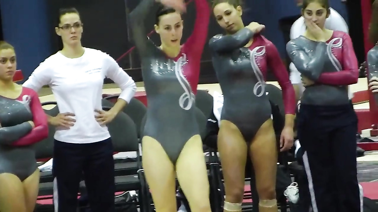 Delicious gymnast with big ass performs some amazing moves