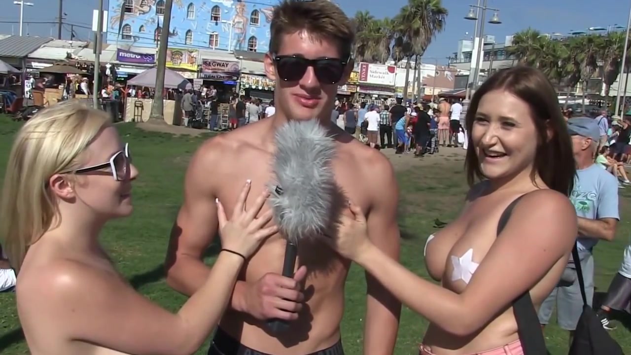 Drunk Public Tits - Nasty student grabs the tits of the Californian babes | voyeurstyle.com