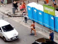 Shameless woman pisses on the central road of Sao Paulo