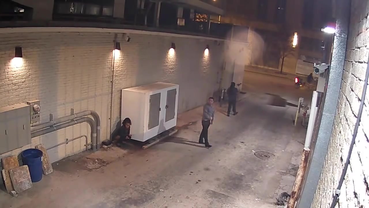 Desperate men and women caught pissing in the alley voyeurstyle