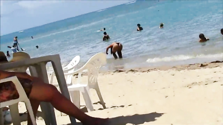 Beauty with a fantastic ass at the Mexican beach