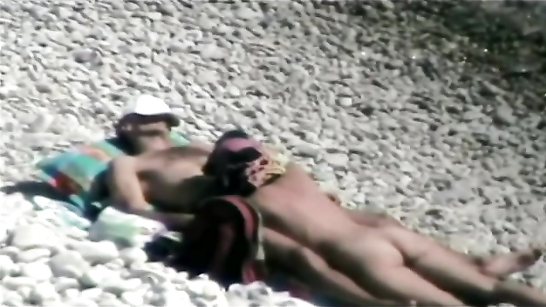 Loose slim babe rides on a throbbing pecker at the beach of Crimea