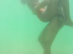 My girlfriend's pussy cheats on me underwater