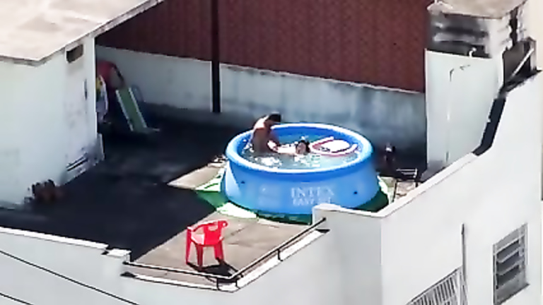 My pervy neighbor bangs his foxy GF in a portable pool