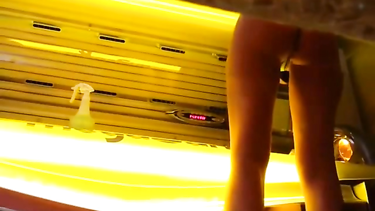 Attractive brass undresses before jumping into a tanning bed