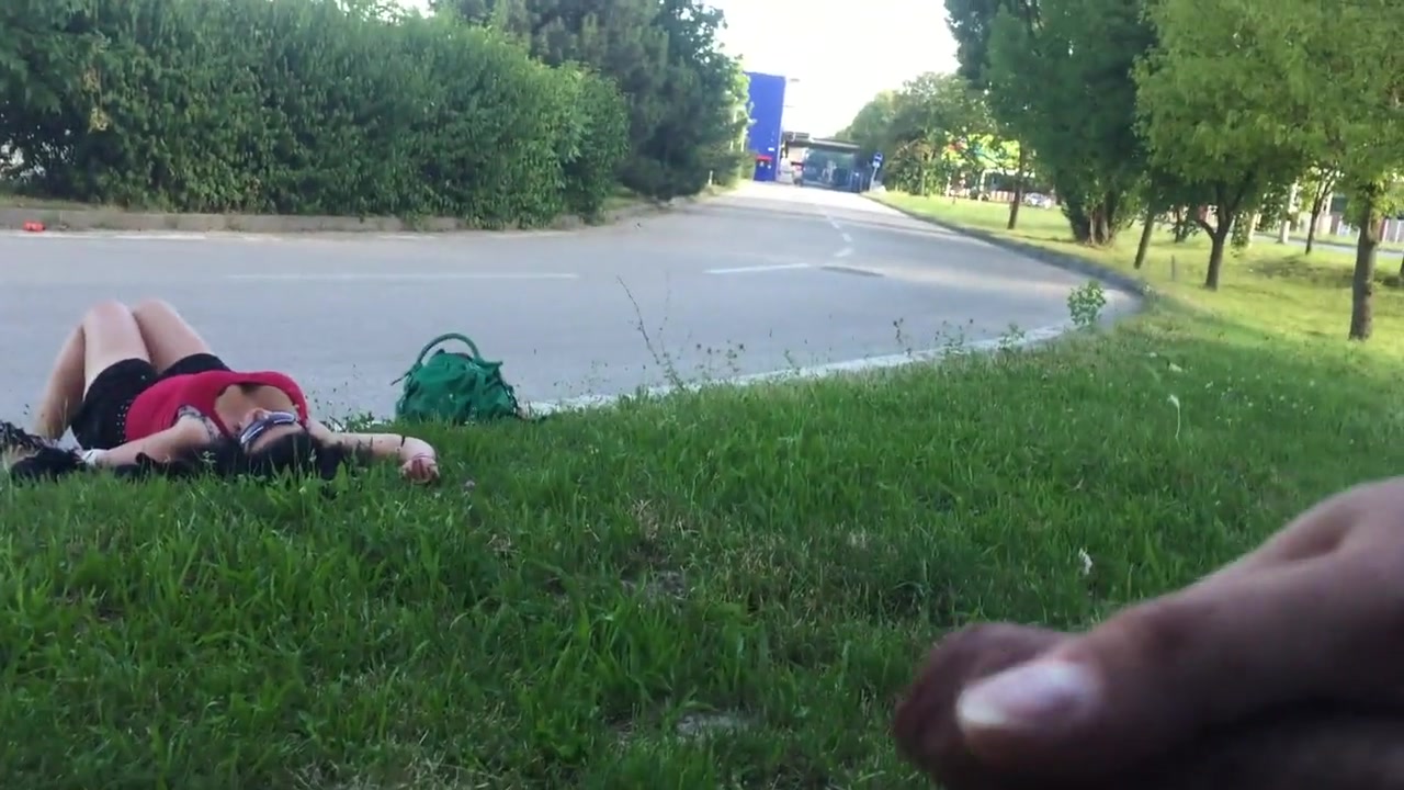 I jerk off on a wasted girl relaxing by the road voyeurstyle