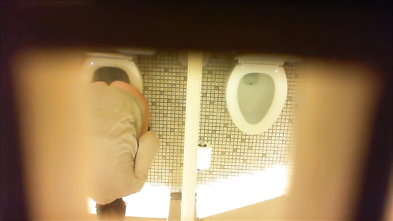 Desperate milf takes a long piss in the ladies room