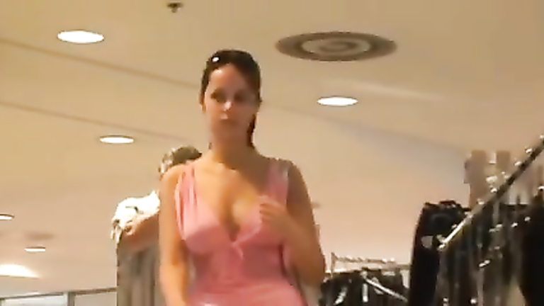 Braless shopper in amazing footage for voyeurs