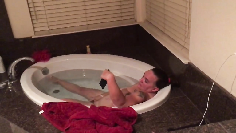 Mature woman facetimes when fingering her clit in the tub