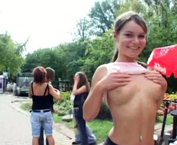 Public flashing of a Russian hottie in the park