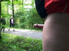 Man flashes his dick to ladies walking outdoors
