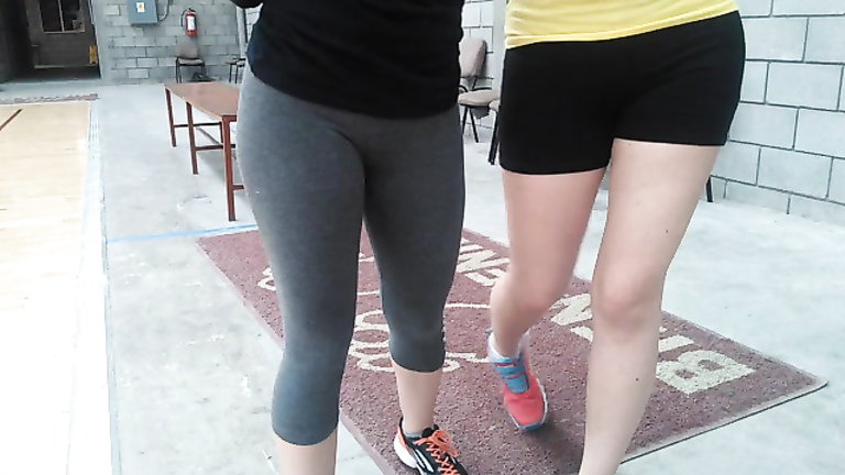 Her yoga pants were so tight, that we could see her crotch area voyeurstyle pic