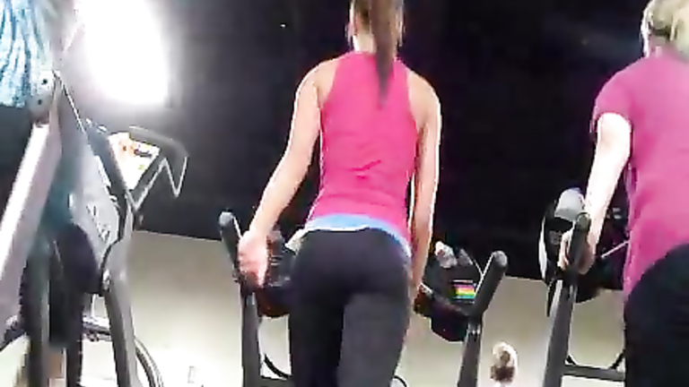Hot female booty in the gym