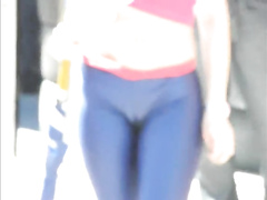 Extraordinary cameltoe on a cute girl in public