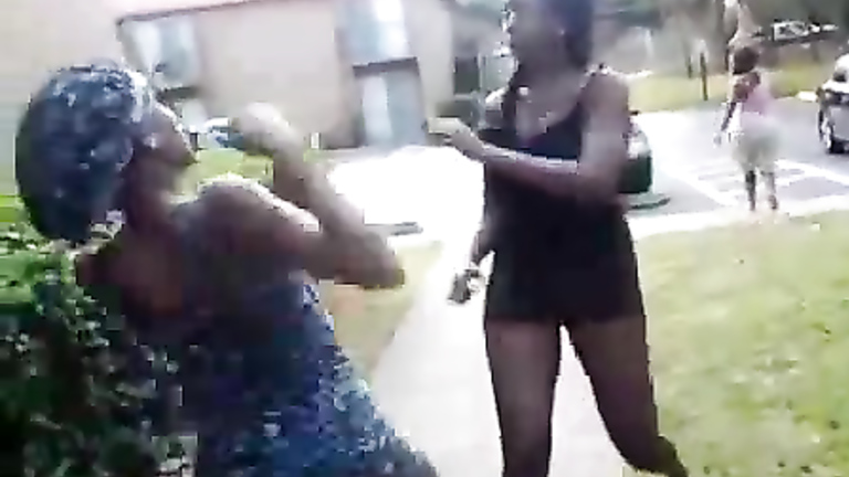 Trashy black women fighting at the apartment complex