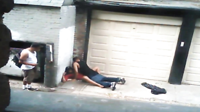 Nasty hooker pleasures her client in an alley