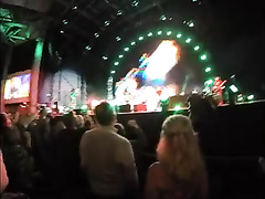 Blowjob in the middle of the concert