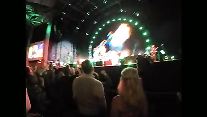 Blowjob in the middle of the concert