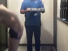 Pretty girl blows the pizza guy for a tip