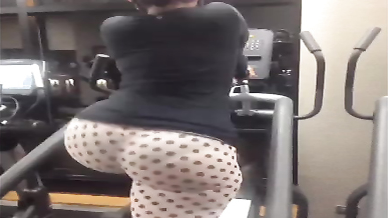 Sporty girl works out with a big ass in spandex pants