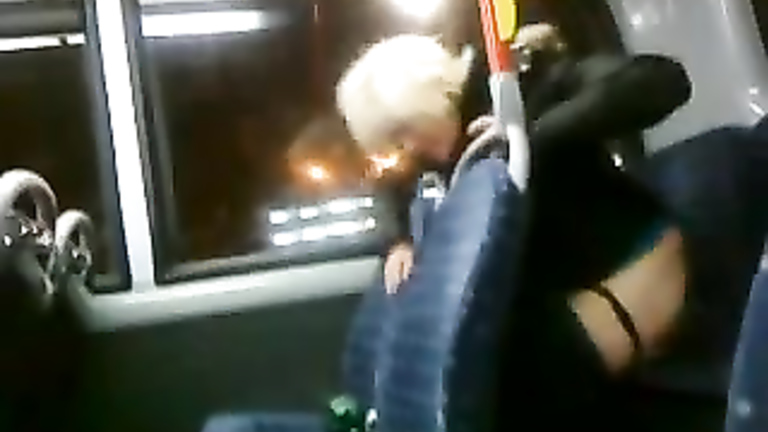 Nackt sex im bus Befummelt