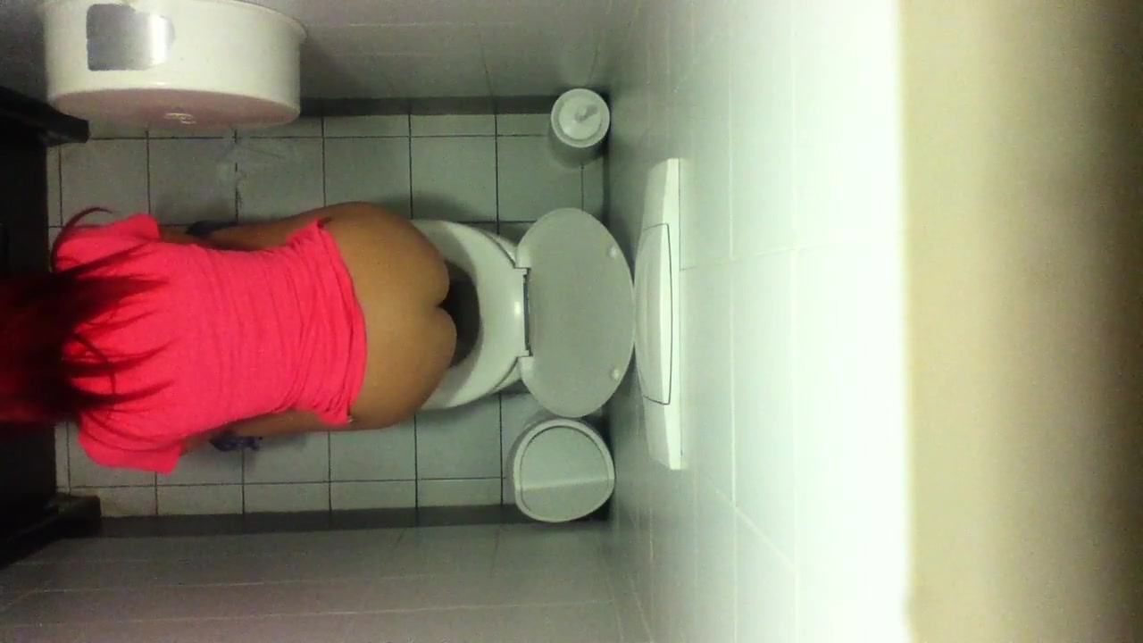 voyeur college girl peeing