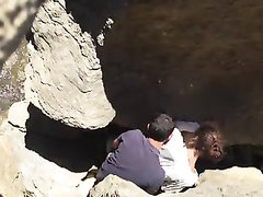 Drilling her twat between the rocks