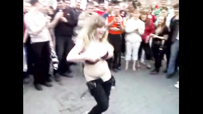 Curvy chick fondled as she dances in public