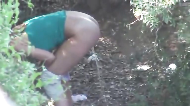 Girl takes a quick piss in the woods