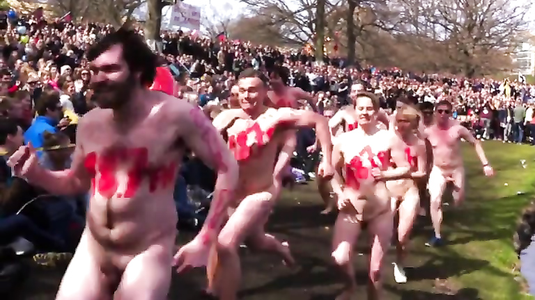 Nude sprint by the lake with a huge audience