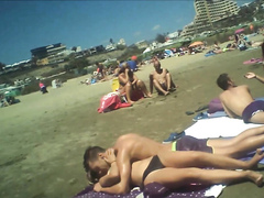 Babes on the beach to admire in slow motion