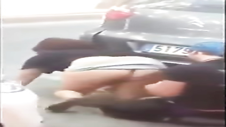 Vagina poking between the cars