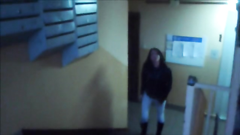 Girlfriend pees in her jeans in the stairwell